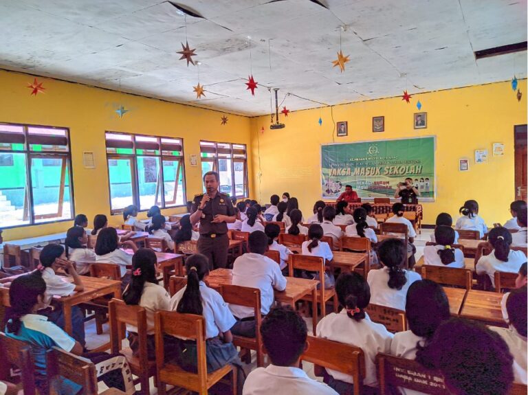 Jaksa Masuk Sekolah Tahap I di SMA Negeri 1 Rote Barat Laut